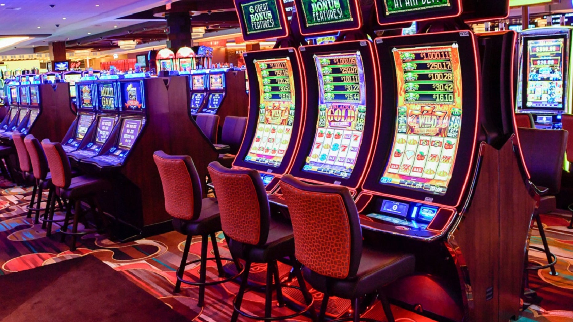 Man claims he hit G on slot machine and was only given ...